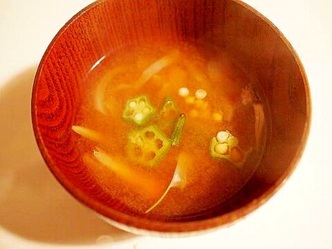 ‘和’を楽しむ　お蔵と玉ねぎのお味噌汁